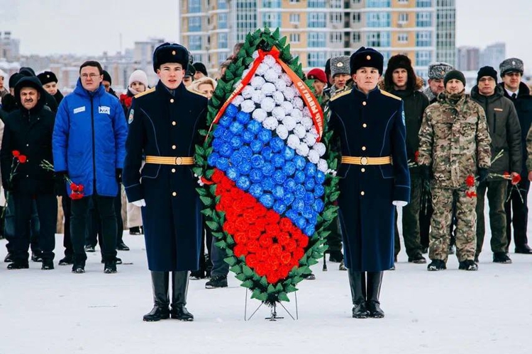 Руководитель регионального управления Росгвардии принял участие в возложении цветов к Вечному огню в Чебоксарах