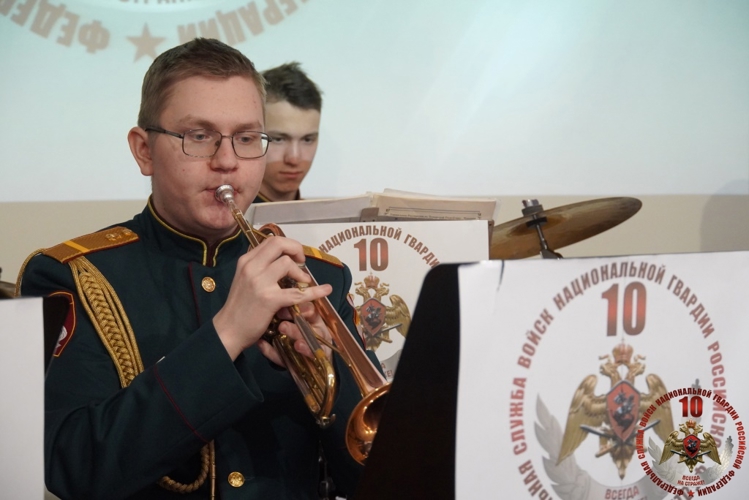 Военный оркестр «Волжские берега» поздравил чебоксарских кадетов с Днем защитника Отечества