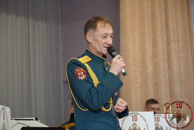 Военный оркестр «Волжские берега» поздравил чебоксарских кадетов с Днем защитника Отечества