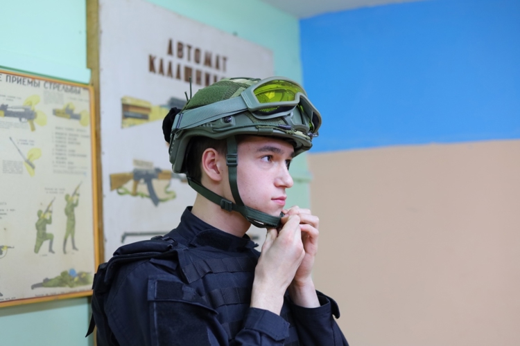Офицеры ОМОН «Сувар» выступили экспертами на региональном этапе чемпионата «Профессионалы-2026» 