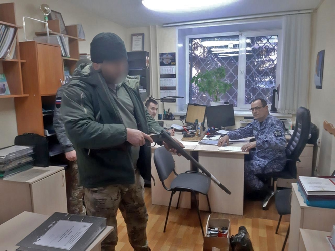 В Управлении Росгвардии по Чувашии состоялась передача партии охотничьего оружия для нужд подразделений, участвующих в СВО