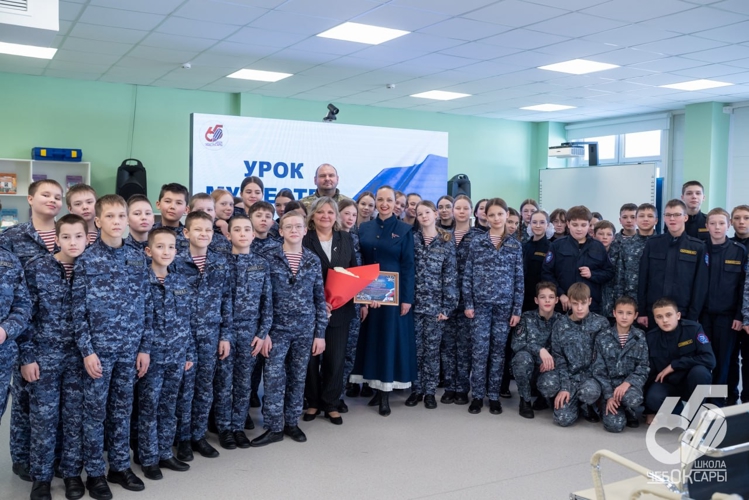 Важность поддержки: с подшефными классами Управления Росгвардии по Чувашии провели урок мужества