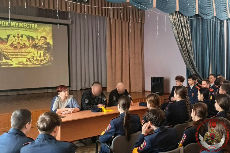 Офицеры СОБР «Искра» провели урок мужества для кадет в Чебоксарах