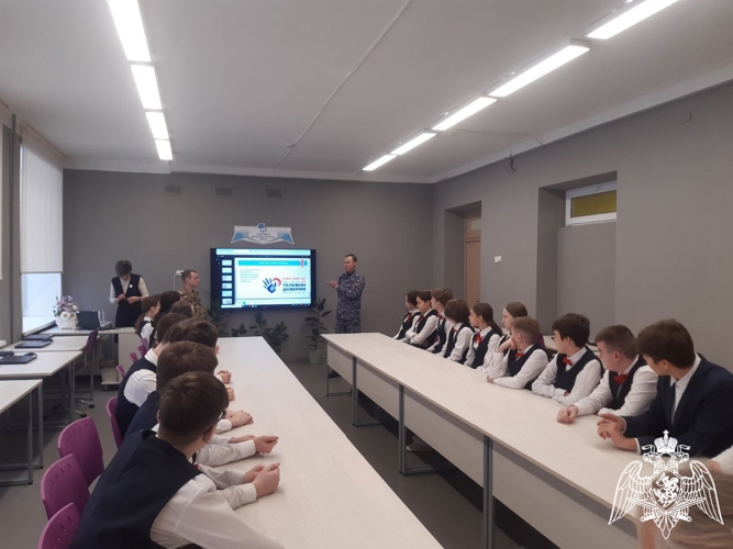 Офицеры Управления Росгвардии проводят «уроки безопасности» в образовательных учреждениях Чувашии