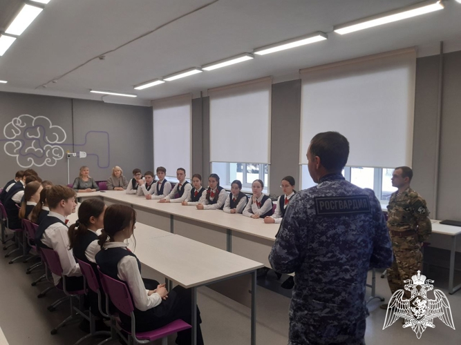 Офицеры Управления Росгвардии проводят «уроки безопасности» в образовательных учреждениях Чувашии