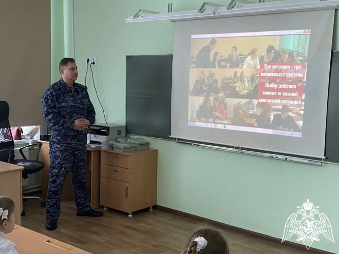 Офицеры Управления Росгвардии проводят «уроки безопасности» в образовательных учреждениях Чувашии