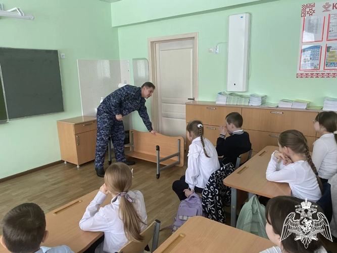 Офицеры Управления Росгвардии проводят «уроки безопасности» в образовательных учреждениях Чувашии