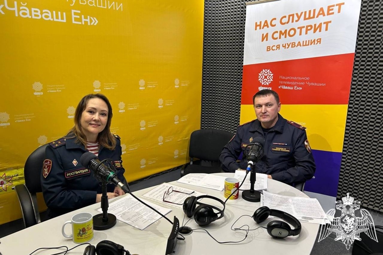 На национальном радио Чувашии вопросы оборота оружия обсудили с экспертом регионального управления Росгвардии