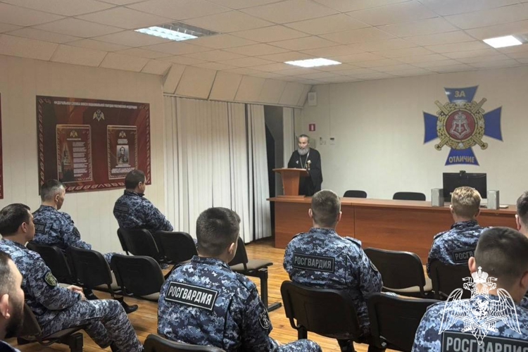 Сотрудников Управления вневедомственной охраны Росгвардии по Чувашской Республике посетил протоиерей Петр Федоров