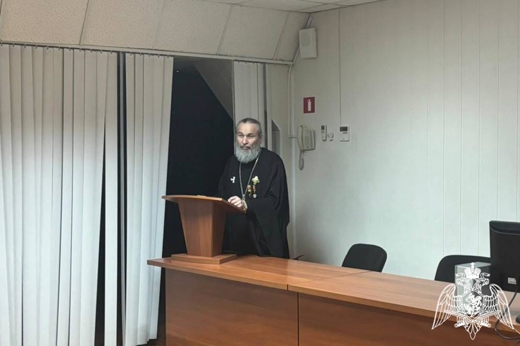 Сотрудников Управления вневедомственной охраны Росгвардии по Чувашской Республике посетил протоиерей Петр Федоров