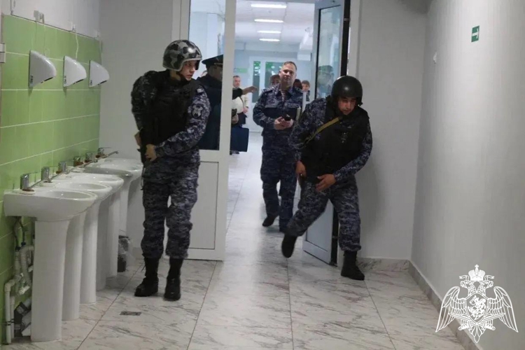 Сотрудники Росгвардии приняли участие во Всероссийском антитеррористическом учении на объектах образования Чувашии