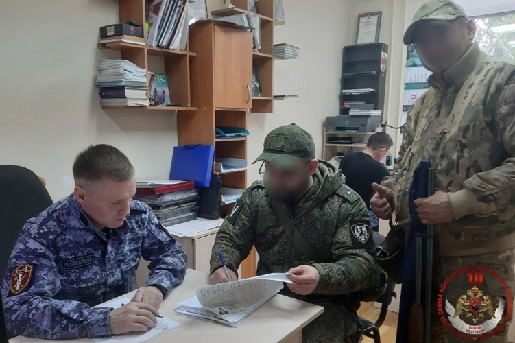 Росгвардейцы Чувашии передали очередную партию охотничьего оружия  в зону СВО