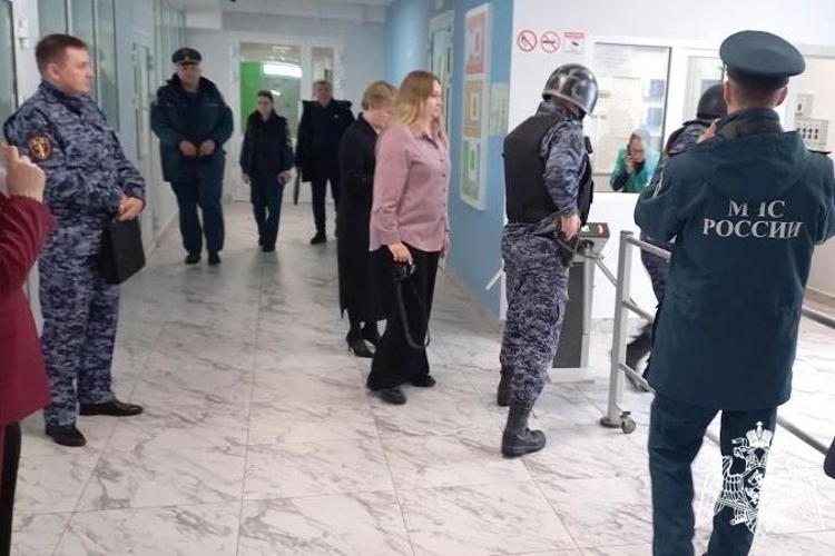 Сотрудники Росгвардии приняли участие во Всероссийском антитеррористическом учении на объектах образования Чувашии