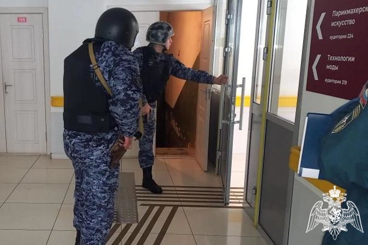 Сотрудники Росгвардии приняли участие во Всероссийском антитеррористическом учении на объектах образования Чувашии