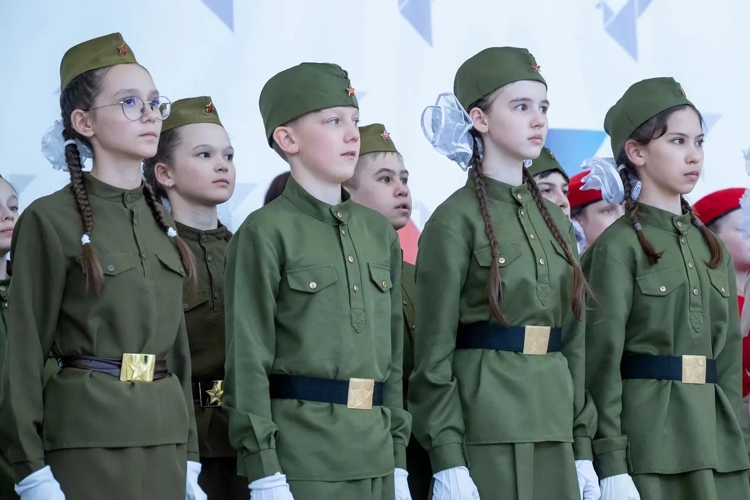 Учащиеся подшефных классов Управления Росгвардии по Чувашской Республике приняли участие в акции «Часовой у Знамени Победы»