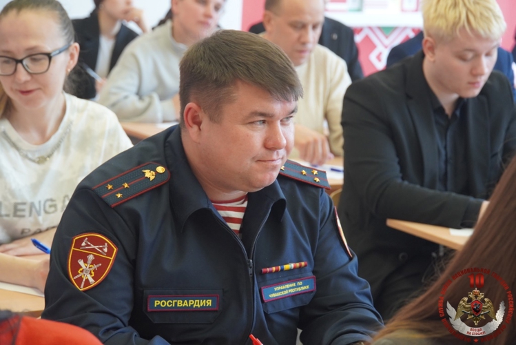 В Чебоксарах росгвардейцы приняли участие в акции «Всечувашский диктант»