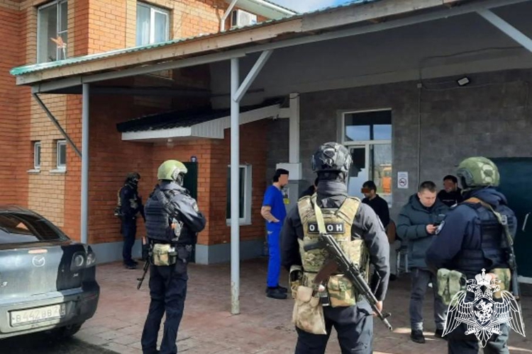 ОМОН «Сувар» участвует в выявлении нелегального трудоустройства иностранных граждан в Чувашии