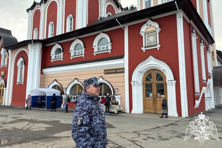 В Чувашии росгвардейцы приняли участие в обеспечении безопасности праздничных богослужений, посвященных Вербному воскресенью
