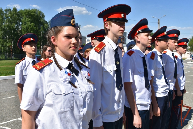 В Чебоксарах учащиеся подшефного класса Управления Росгвардии по Чувашской Республике приняли Присягу (видео)