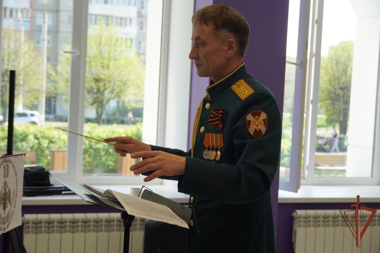 Военный оркестр «Волжские берега» дал праздничный концерт в новочебоксарском Молодёжном центре