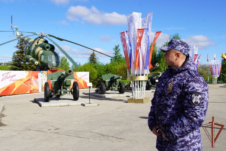 В Чебоксарах сотрудники Росгвардии обеспечили безопасность граждан во время праздничных мероприятий, посвященных Дню Победы 