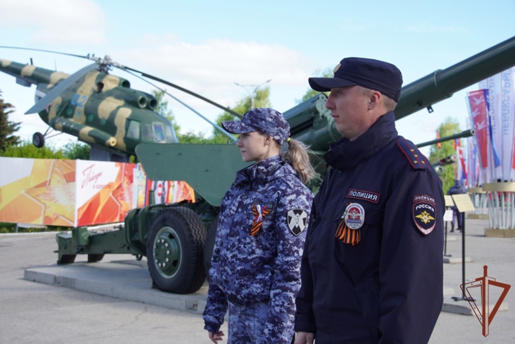 В Чебоксарах сотрудники Росгвардии обеспечили безопасность граждан во время праздничных мероприятий, посвященных Дню Победы 