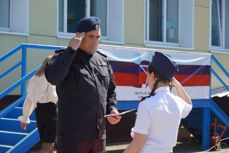 В Чебоксарах учащиеся подшефного класса Управления Росгвардии по Чувашской Республике приняли Присягу (видео)