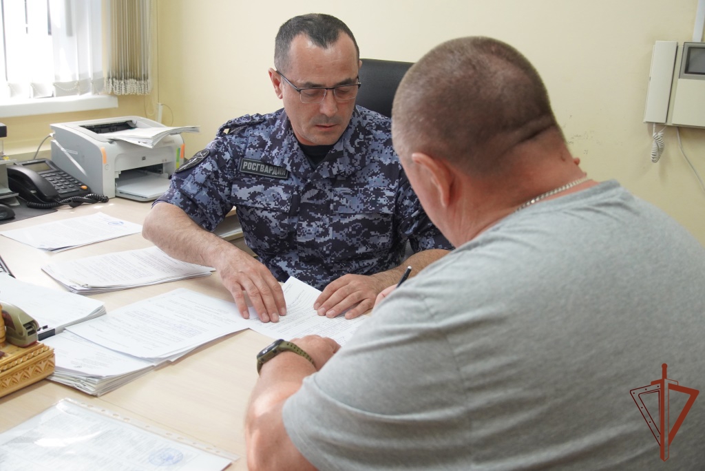 Сотрудники Управления Росгвардии по Чувашской Республике передали очередную партию оружия в зону СВО