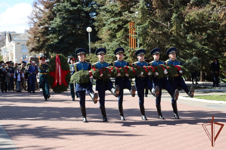 Полковник полиции Валерий Краснов принял участие в возложении цветов к Вечному огню в Чебоксарах