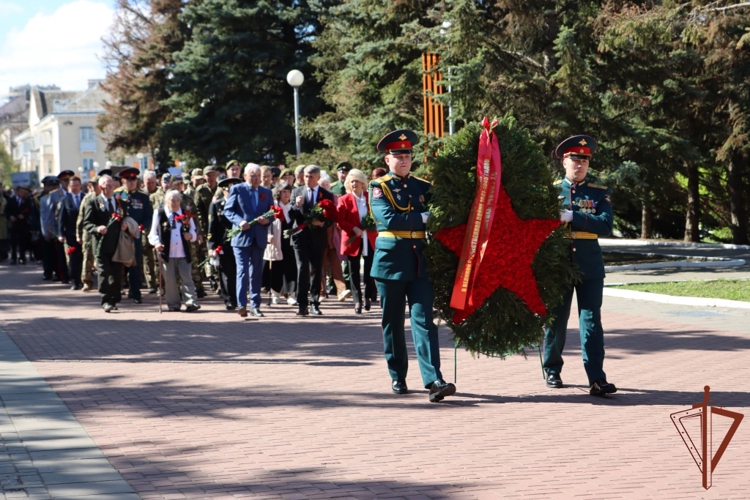 Полковник полиции Валерий Краснов принял участие в возложении цветов к Вечному огню в Чебоксарах