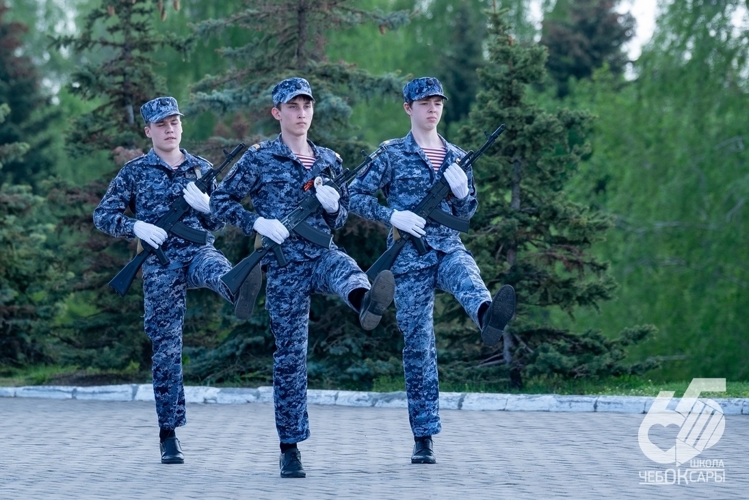 Учащиеся подшефных классов регионального управления Росгвардии заступили на «Вахту Памяти» в Чебоксарах