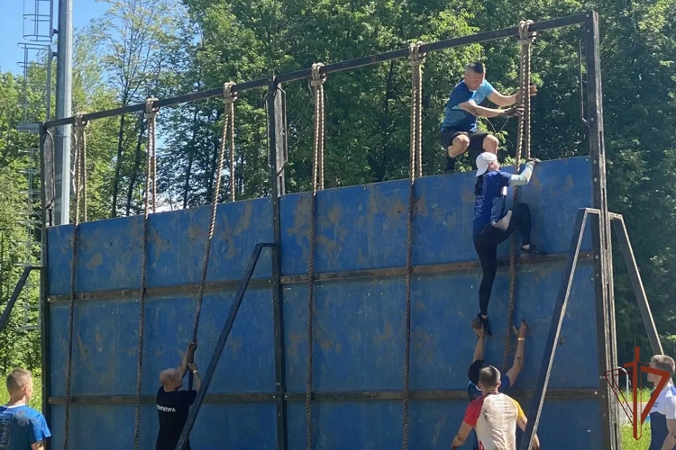 В Чебоксарах росгвардейцы приняли участие в забеге «Стальной характер»
