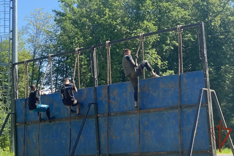 В Чебоксарах росгвардейцы приняли участие в забеге «Стальной характер»
