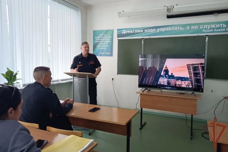 В Чебоксарах офицеры Росгвардии провели профориентационную встречу со студентами