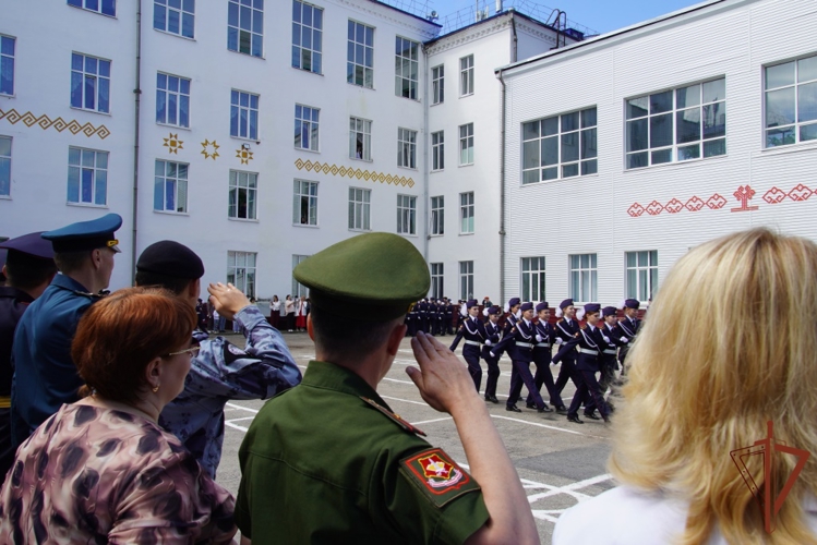 В Чебоксарах офицер ОМОН «Сувар» принял участие в церемонии посвящения студентов  в профессию