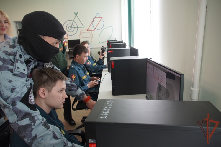 В Чебоксарах офицер ОМОН «Сувар» принял участие в церемонии посвящения студентов  в профессию