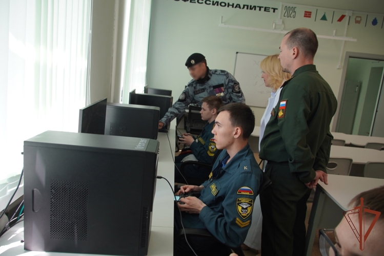 В Чебоксарах офицер ОМОН «Сувар» принял участие в церемонии посвящения студентов  в профессию