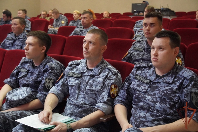 В преддверии Дня святого князя Владимира в Управлении Росгвардии по Чувашской Республике – Чувашии состоялась встреча с священнослужителем