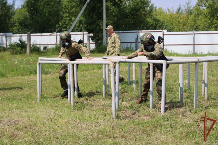 ОМОН и СОБР Управления Росгвардии по Чувашской Республике – Чувашии успешно выступили на межрегиональном чемпионате по специальному триатлону