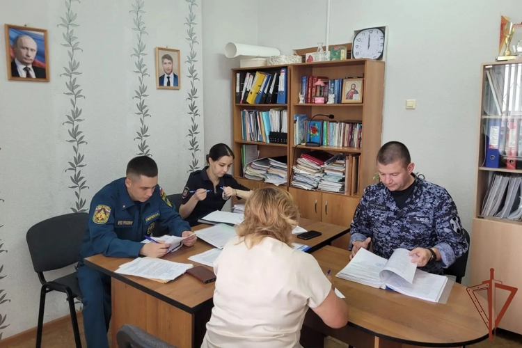 В Чувашии сотрудники Росгвардии в составе межведомственных комиссий проверили готовность образовательных объектов к новому учебному году