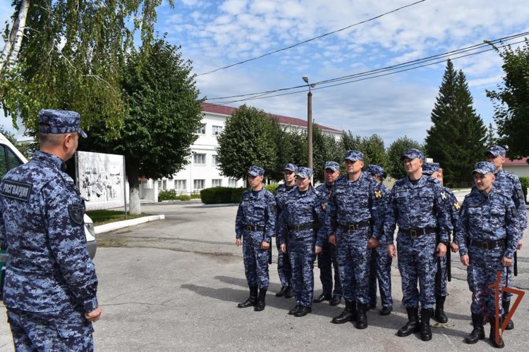 Сотрудники и военнослужащие Росгвардии обеспечили безопасность крестного хода в честь святителя Спиридона Тримифунтского в Чебоксарах