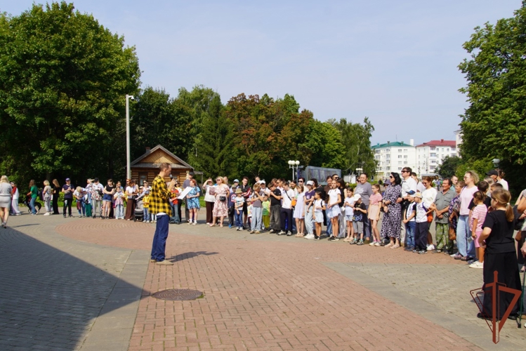 В Чебоксарах кинолог Росгвардии принял участие в празднике, посвященном Дню фронтовой собаки
