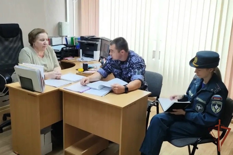 В Чувашии сотрудники Росгвардии в составе межведомственных комиссий проверили готовность образовательных объектов к новому учебному году