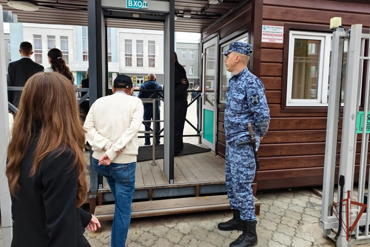 В Чувашии сотрудники Росгвардии обеспечили безопасность торжественных мероприятий, посвященных Дню знаний 