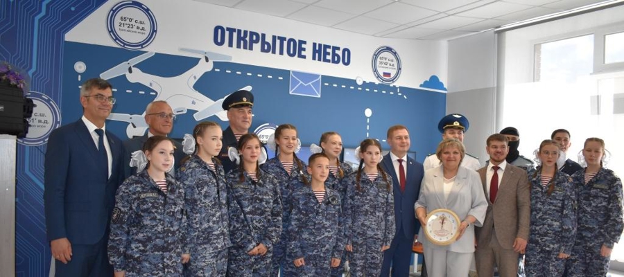 Сотрудники Управления Росгвардии по Чувашской Республике приняли участие в открытии класса БПЛА в 65-й средней школе города Чебоксары