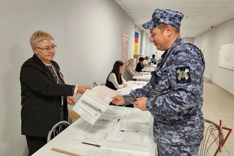 В Чувашии росгвардейцы принимают активное участие в едином дне голосования