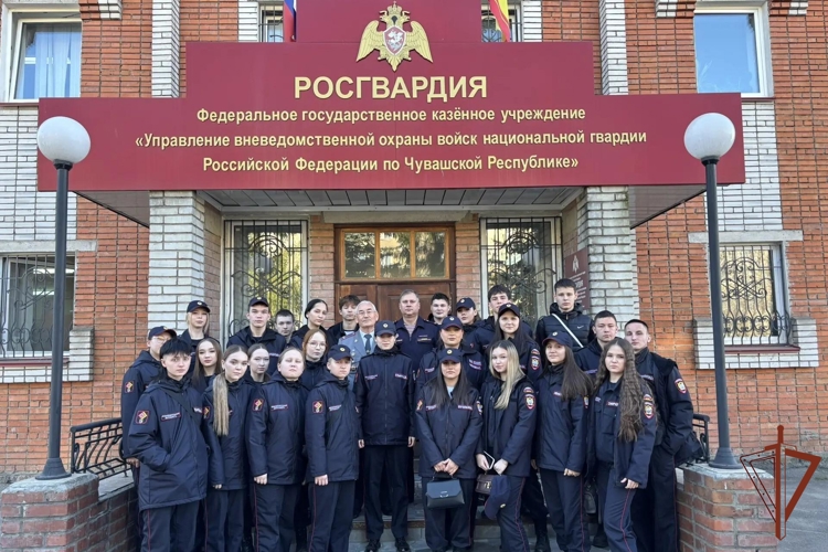 Праздничные мероприятия в честь 74-й годовщины подразделений вневедомственной охраны Росгвардии прошли в Чебоксарах