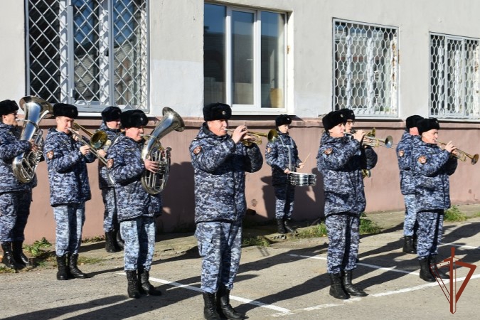 Военный оркестр Управления Росгвардии по Чувашской Республике обеспечил музыкальное сопровождение строевого смотра личного состава регионального МВД
