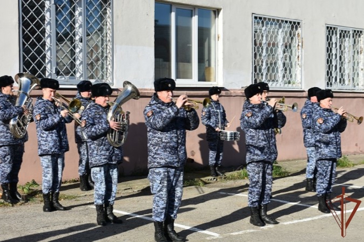Военный оркестр Управления Росгвардии по Чувашской Республике обеспечил музыкальное сопровождение строевого смотра личного состава регионального МВД 