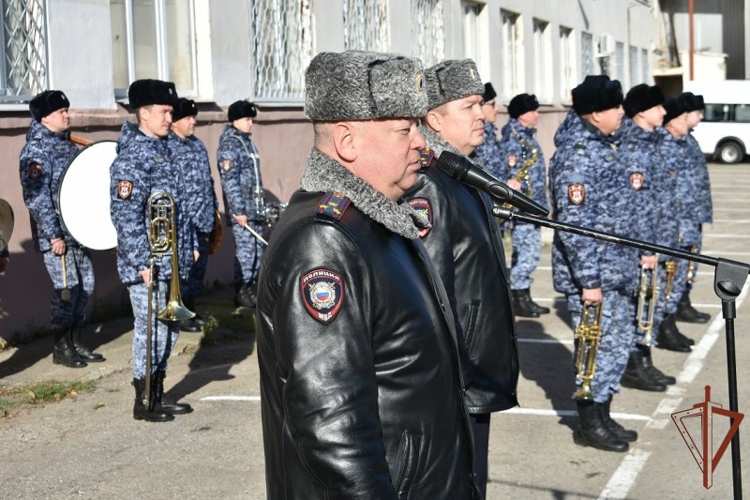 Военный оркестр Управления Росгвардии по Чувашской Республике обеспечил музыкальное сопровождение строевого смотра личного состава регионального МВД 